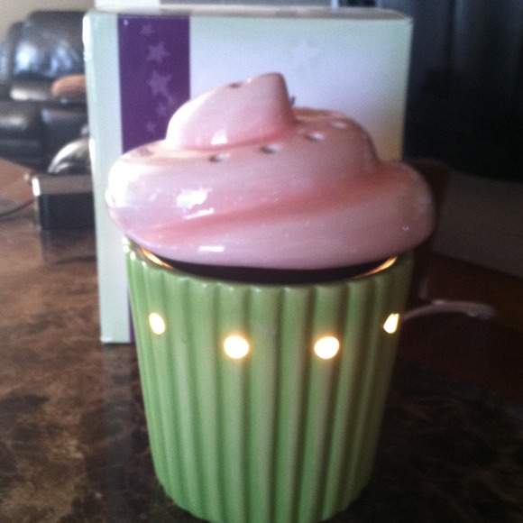 Authentic mid size Cupcake Scentsy Warmer