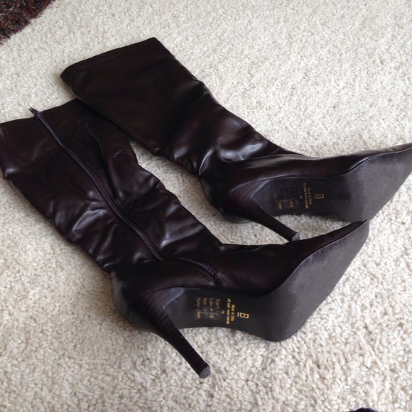 Tall brown boots w/heels