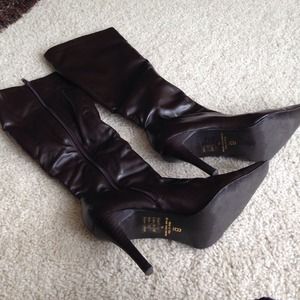 Tall brown boots w/heels