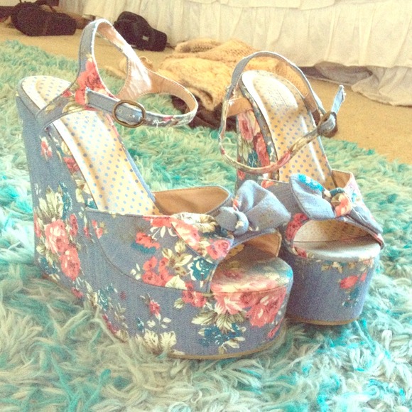 Wedge heels