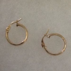 💖beautiful 14K Gold small hoops💞