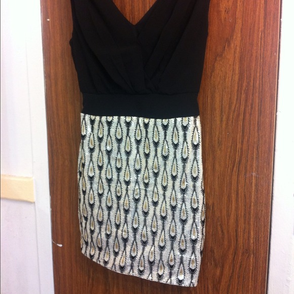 Black and gold Sequin dress - Picture 2 of 3