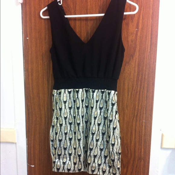 Black and gold Sequin dress - Picture 3 of 3