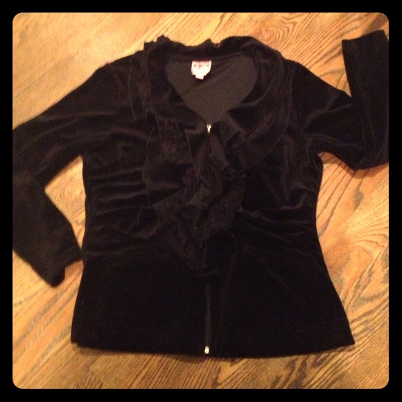 Stylish active wear (top and bottom)!