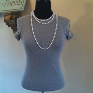 Fitted gray tee