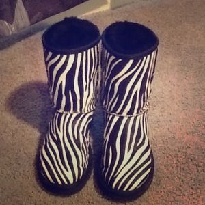 NEW ZEBRA PRINT UGGS & RED PLAID SHIRT