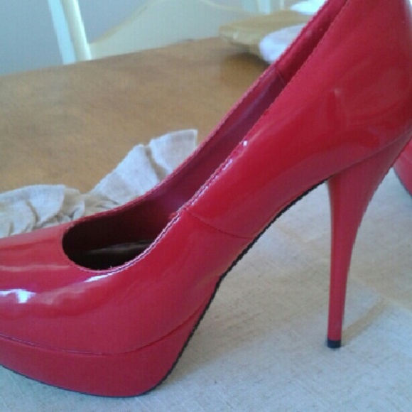 Red platform pump - Picture 3 of 3