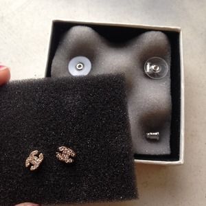💗bundle💗Small cc rhinestone earrings and tee