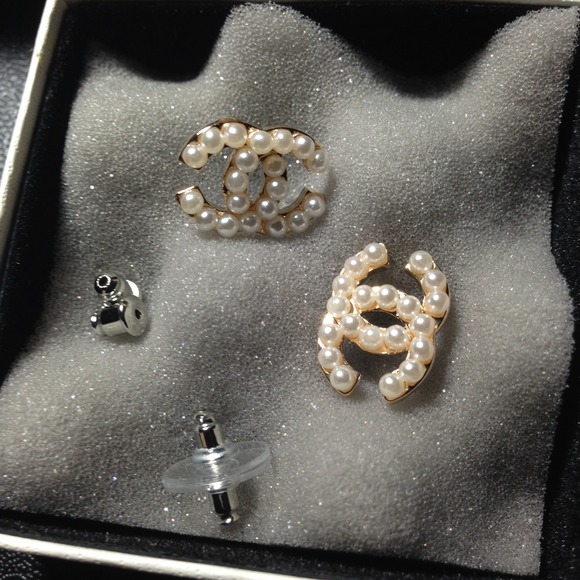 Large golden pearl cc earrings