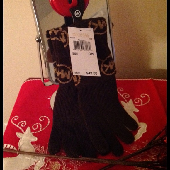 Reduced/Flash Sale-MKors Signature Gloves❤️