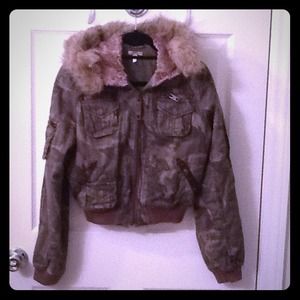 HOLD FOR @GENESTHINGS