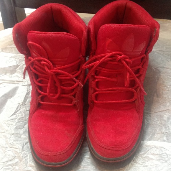 Adidas red Sneaker ( Men Size 7)