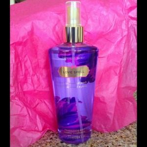 Victoria's Secret Love Spell fragrance mist