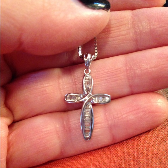 ❌SOLD❌ Gorgeous Diamond White Gold Cross