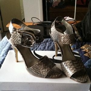 Bad ass green tone snake skin look high heels