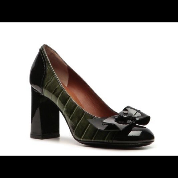 Marc by Marc Jacobs patent bow pump SZ 9.5 $375