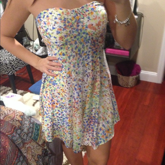 🌟REDUCED🌟BCBGenration MULTICOLOR STRAPLESS DRESS - Picture 2 of 2
