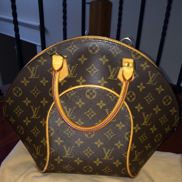 ⭕️SOLD to @lourdz78⭕️💯% Authentic LV Ellipse MM