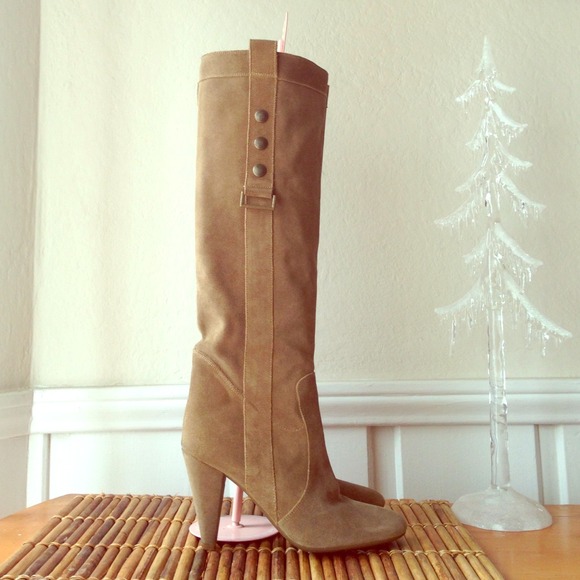 ⚠️RESERVED⚠️Suede Beige Italian Boots w Rusty Gold