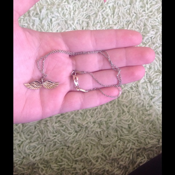 Angel wing neckalace