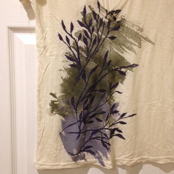 Graphic v-neck - cream - Picture 2 of 2