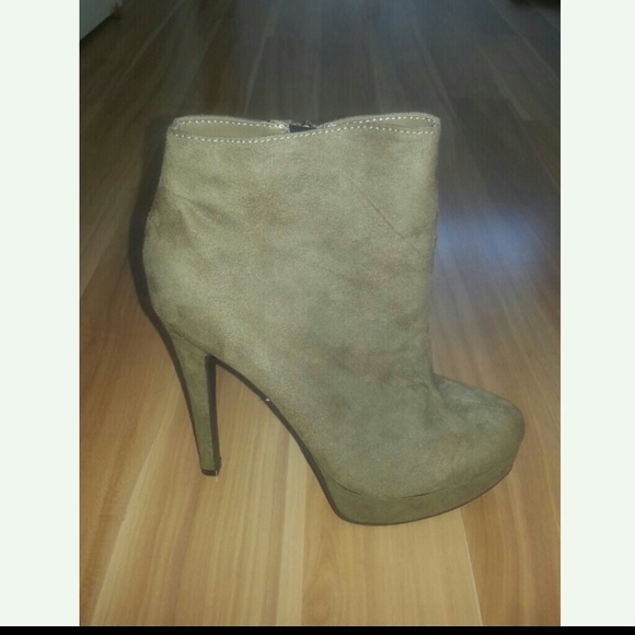 Chinese Laundry Tan Boots