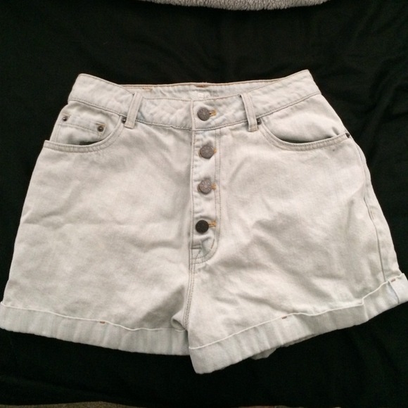 Light high waisted denim shorts URBAN OUTFITTERS