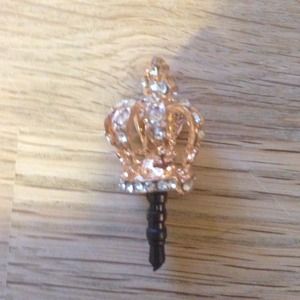 Queens crown dust plug with cz