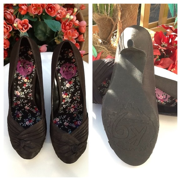 ❤️ HOST PICK ❤️ BLACK SATIN PUMPS - Picture 2 of 2