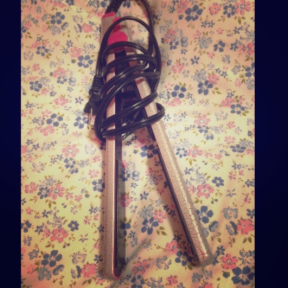 Remington pink flat iron