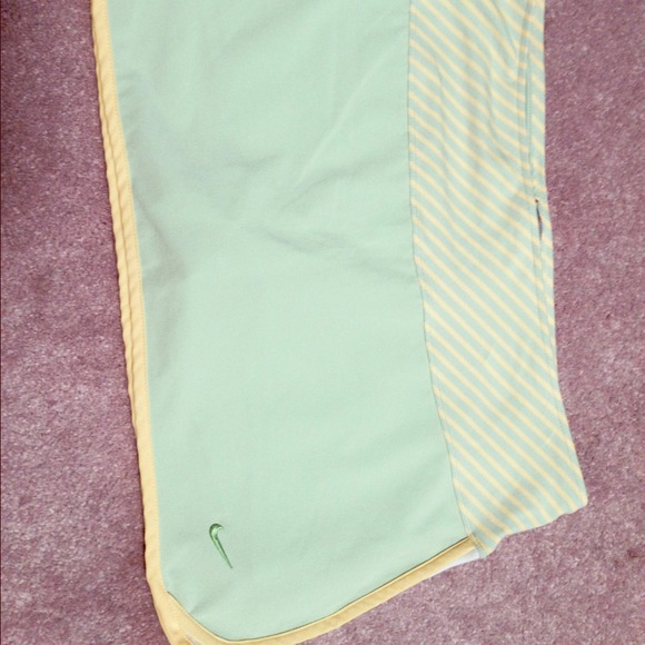 🚫reserved for @Morgan422🚫 Nike running Skort