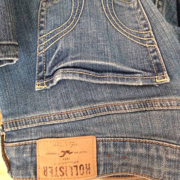 Jeans and more jeans!! All these pants must go! ✌️ - Picture 2 of 4