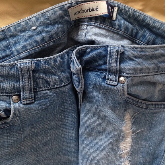 Jeans and more jeans!! All these pants must go! ✌️ - Picture 3 of 4