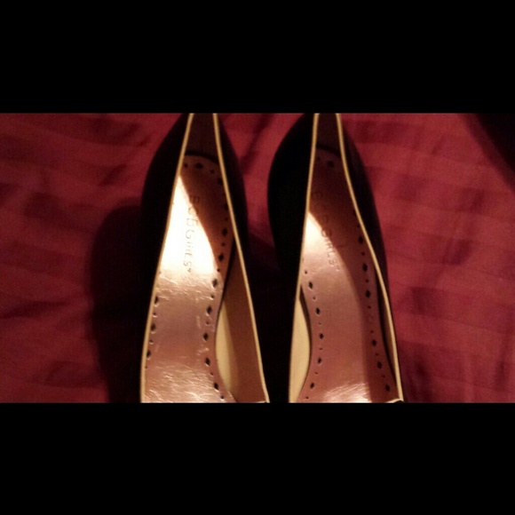 PRICE REDUCED! BCBGIRLS BLACK CHAIN DETAIL SHOES!! - Picture 3 of 4