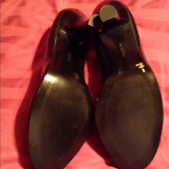 PRICE REDUCED! BCBGIRLS BLACK CHAIN DETAIL SHOES!! - Picture 4 of 4