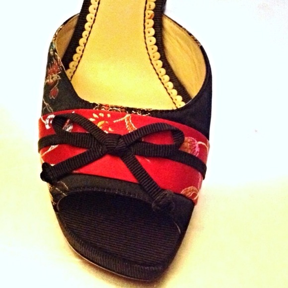 Embroidered silk metallic heels - Picture 3 of 4