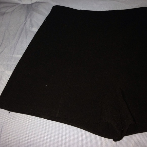 HIGH SHORTS - Picture 2 of 2