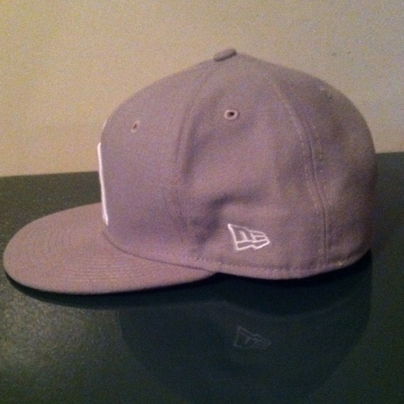 Angels hat - Picture 2 of 4