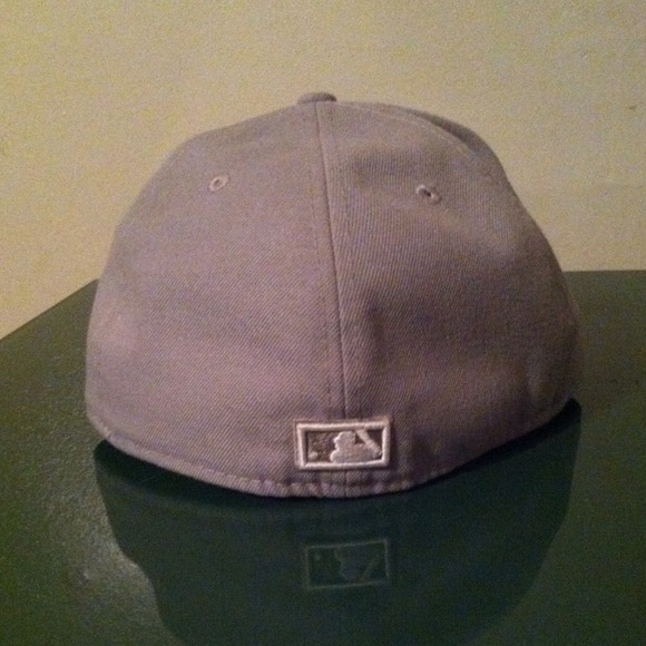 Angels hat - Picture 3 of 4