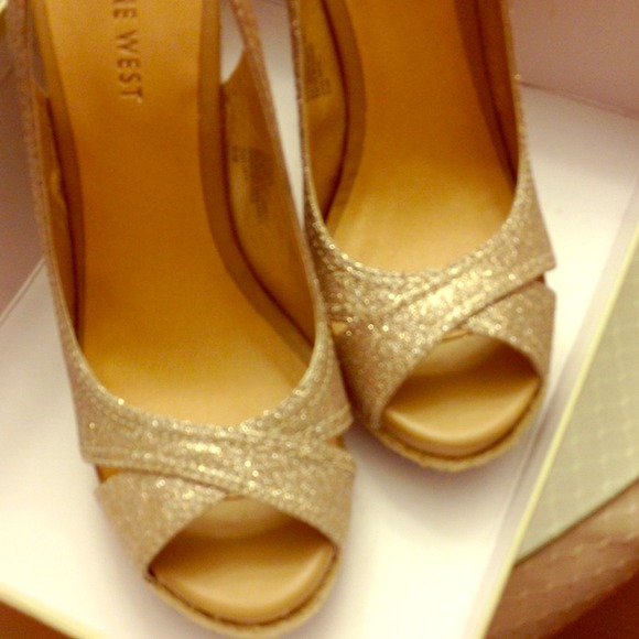 New never worn Nine West Gold wedges!!!