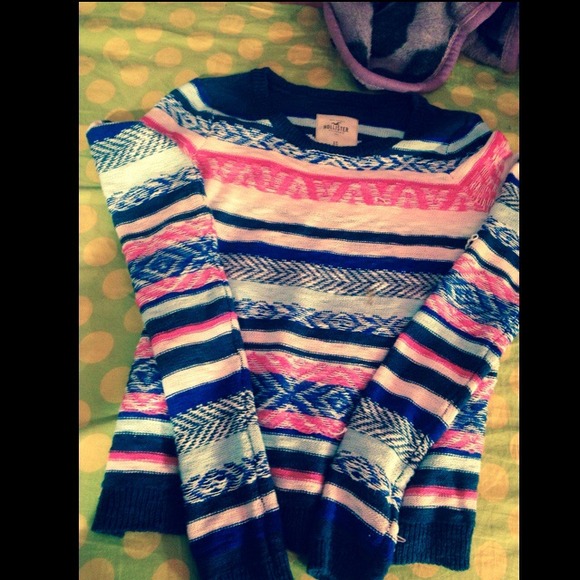 Very cute comfy Hollister sweatshirt! 💖☺️ - Picture 1 of 4