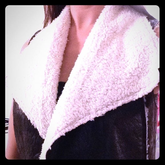 ⛄️cute Faux leather Vest ⛄️