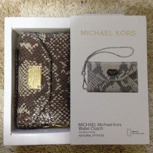 iPhone 5 MICHAEL Michael Kors Wallet Clutch