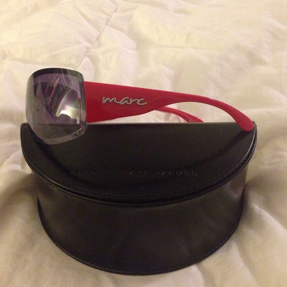 Marc Jacobs sunglasses with case main image 2
