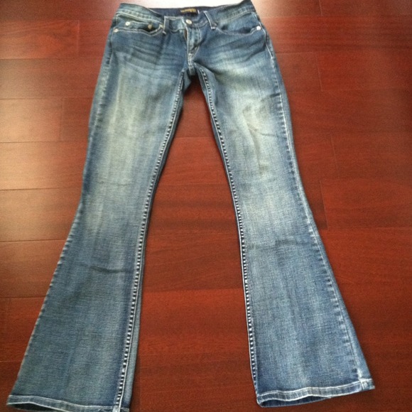 Levi's 'too super low' jeans w/ a flared hem - Picture 2 of 4