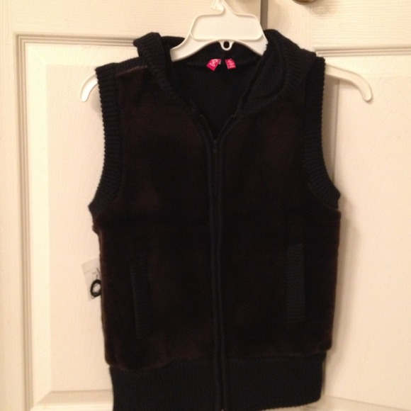⚡Reduced⚡Black faux fir hooded vest