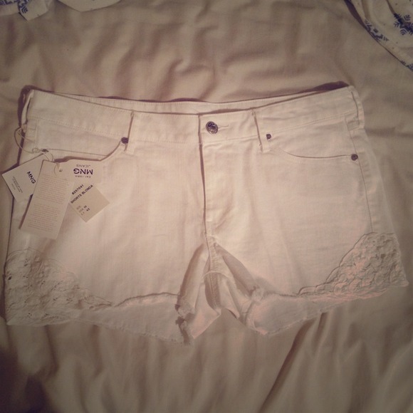 🚫SOLD🚫White Shorts