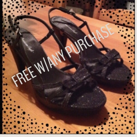❤️GIFTED❤️NWOT Pretty Sparkly/Shimmer Heels
