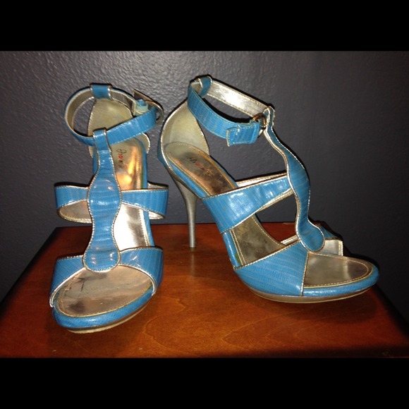 Heels - Picture 2 of 3