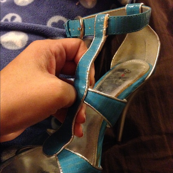 Heels - Picture 3 of 3